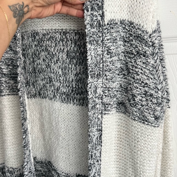 Micheal Kors sweater Medium - Picture 9 of 10